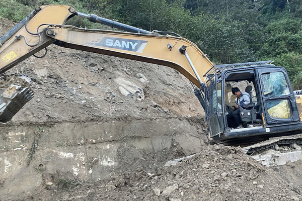 धुलिखेल-खावा खण्डमा आवागमन रोकेर स्तरोन्नति गरिँदै